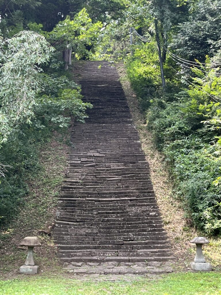 亀岡八幡宮の石段３