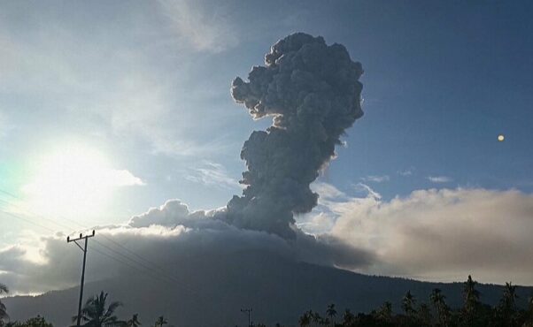 レウォトビ火山１