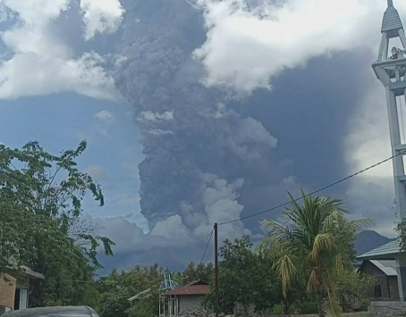 レウォトビ火山３